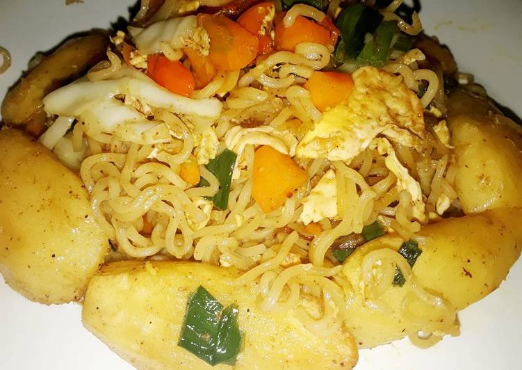 Stir fried indomie with veggies,potatoes and scrambled eggs