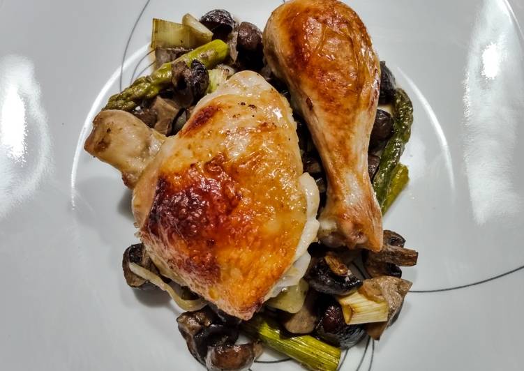 Chicken, mushroom, asparagus and leek tray bake