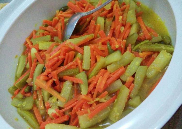Yellow Pickles (Indonesian Pickles)