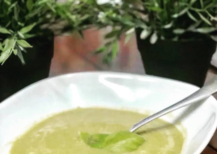 Healthy Broccoli and Blue Cheese Soup!