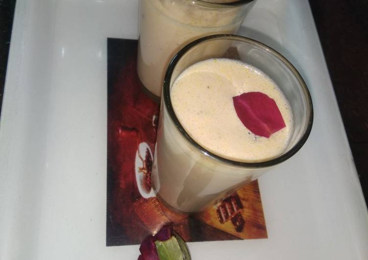 Strawberry shake with kachha mango icecream