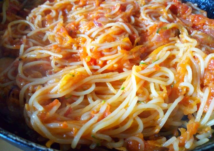 Stir fry Spaghetti with marinara sauce
