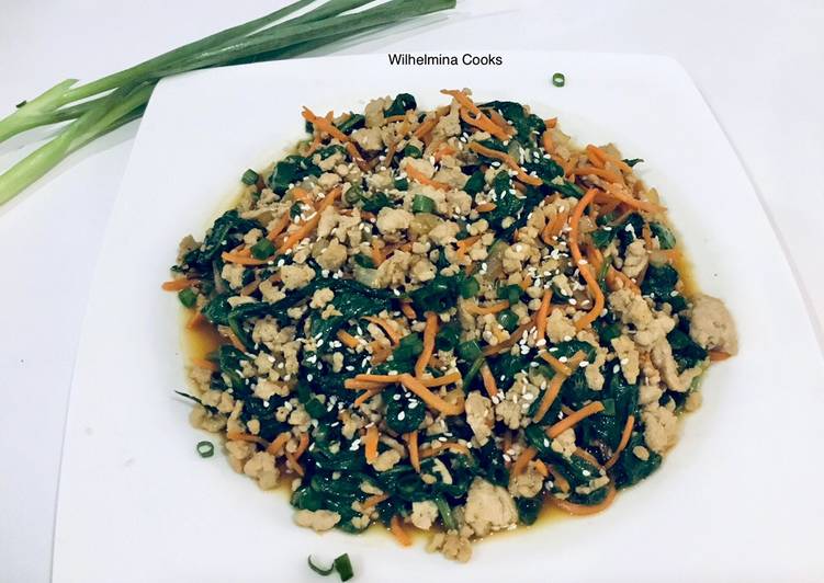 Ground Pork Stir Fry With Spinach and Carrot