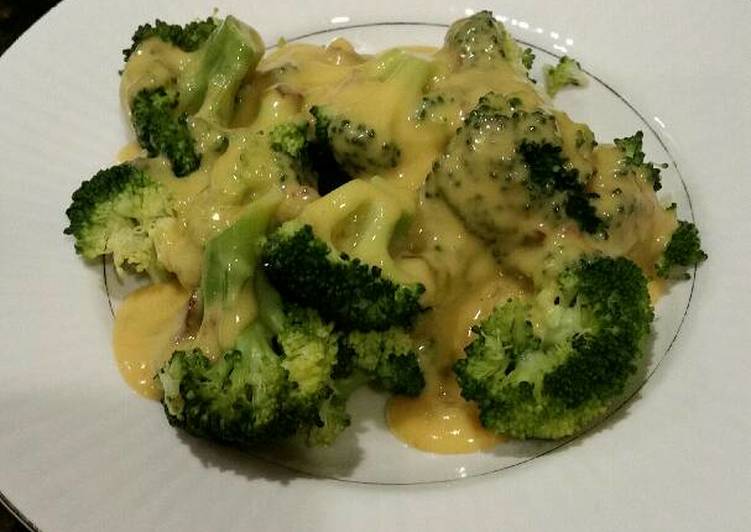 Brad's steamed broccoli with roasted hatch chile cheese sauce