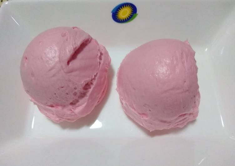 Homemade strawberry icecream