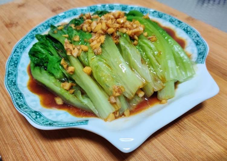 Lettuce in oyster sauce served in 5 minutes