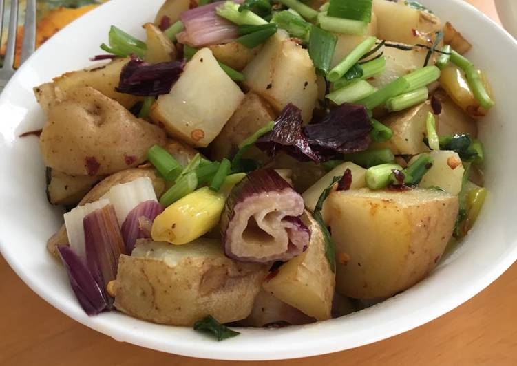 Potato and leeks stir fry