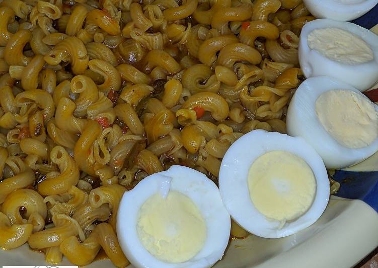 Macaroni and boiled eggs