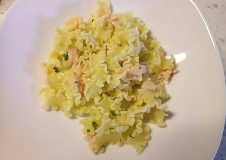 Pasta with salmon and salsa verde