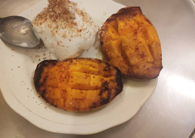 Grilled Mango with Vanilla Icrecream