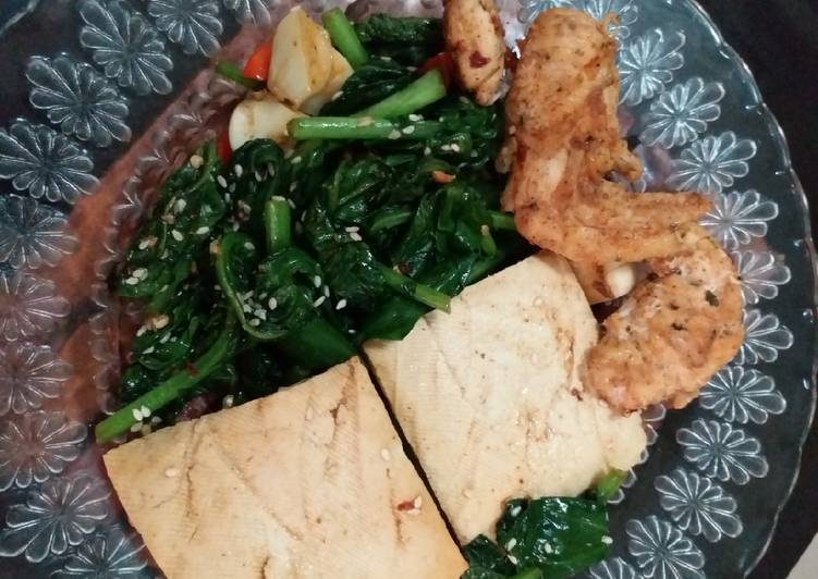 Stir fry kailan with tofu and chicken