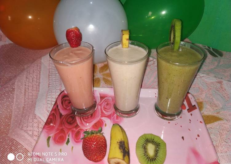 Tricolour smoothie strawberry papaya smoothie oatmeal banana smoothie kiwi banana smooothie