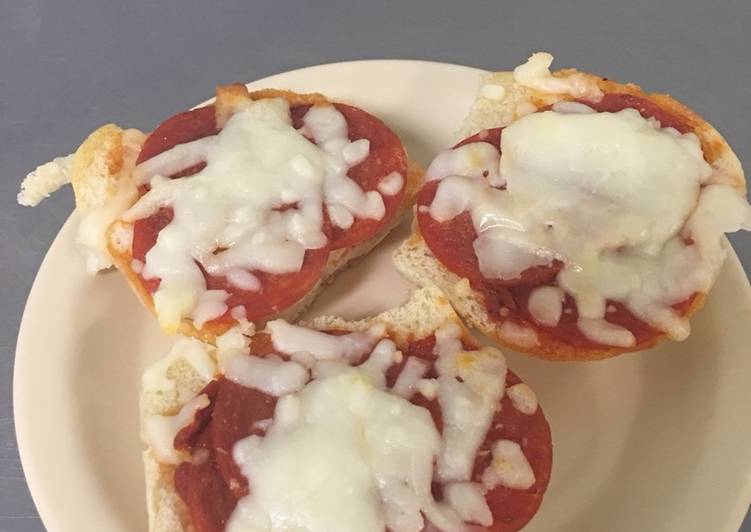 Pepperoni pizza sliders