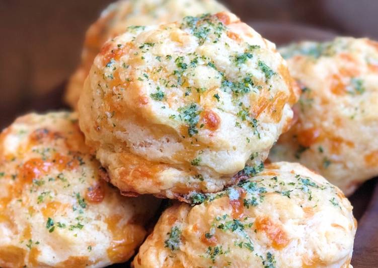 AMAZING Cheddar Biscuits *EASY*
