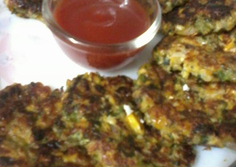 Methi and corn fritters
