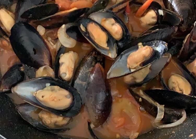 Mussels in Chili tomato sauce