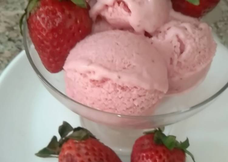 Homemade strawberry ice cream