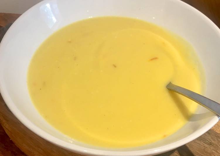 Creamy Cauliflower Soup with Saffron