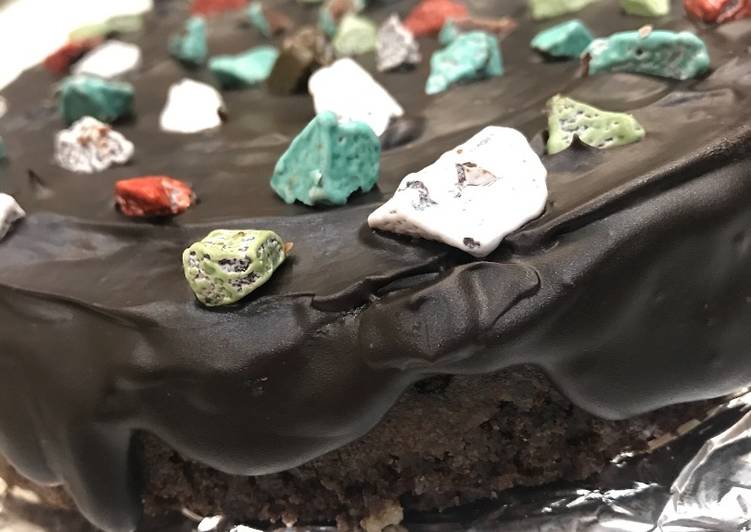 Chocolate ganache cake with chocolate stones #chocolate