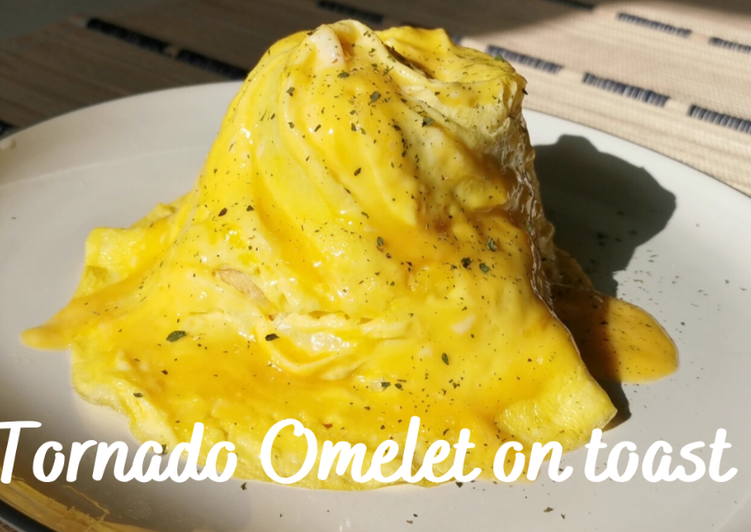 Tornado Omelet on Toast (Swirl omelet)